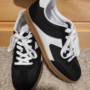 No Boundaries Sneakers